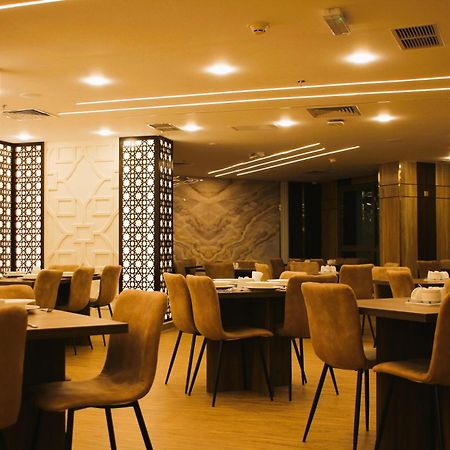 Plaza Athenee Hotel Kuwait City Esterno foto