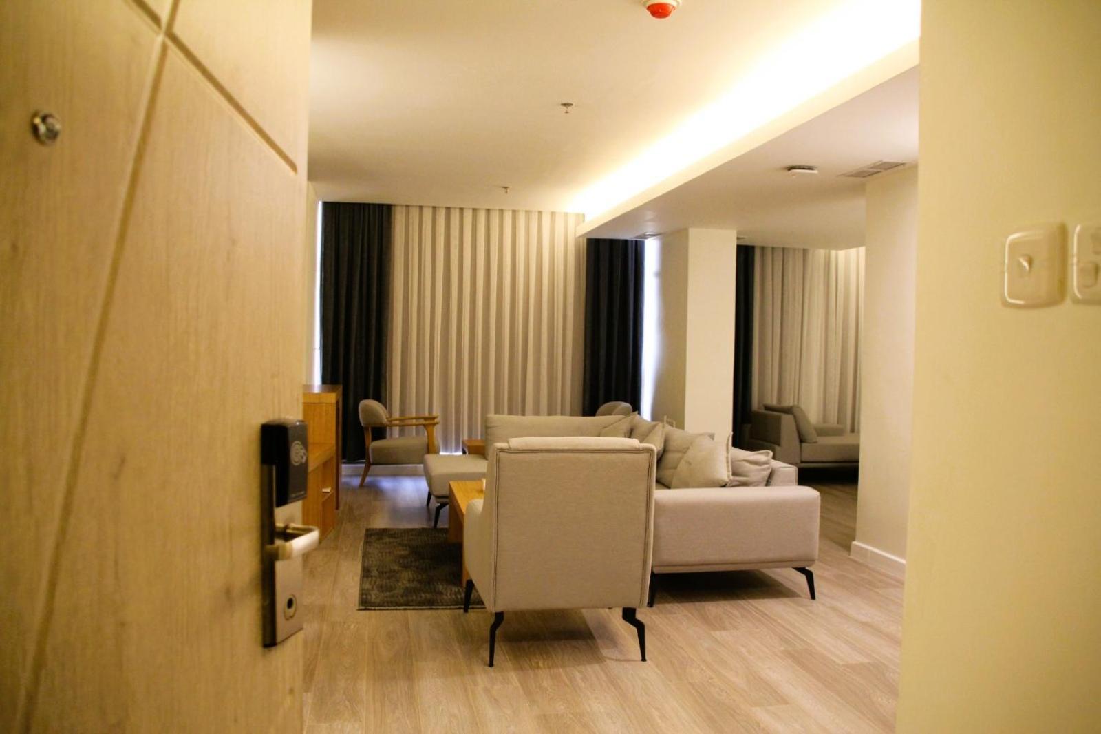 Plaza Athenee Hotel Kuwait City Esterno foto
