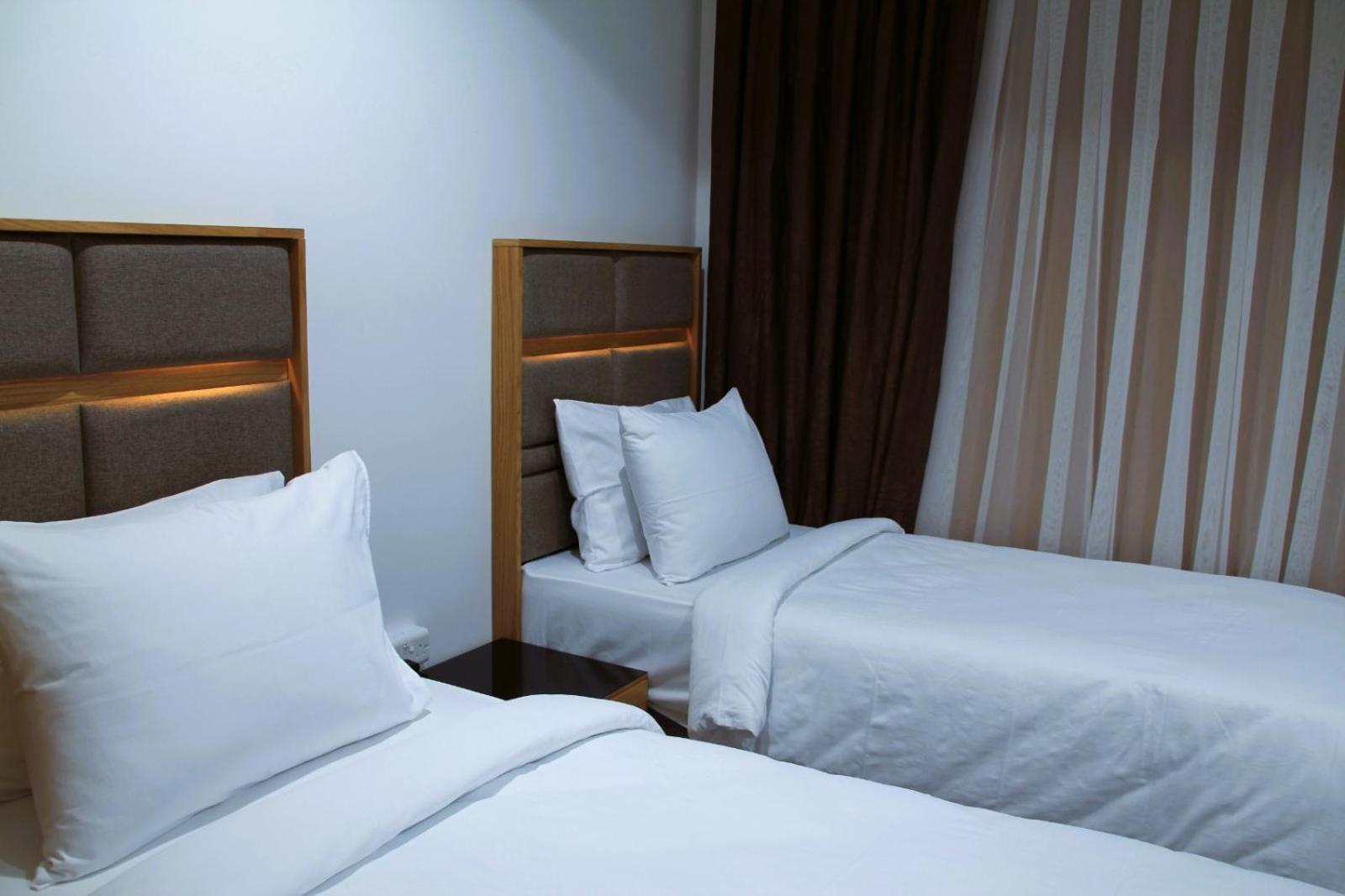 Plaza Athenee Hotel Kuwait City Esterno foto