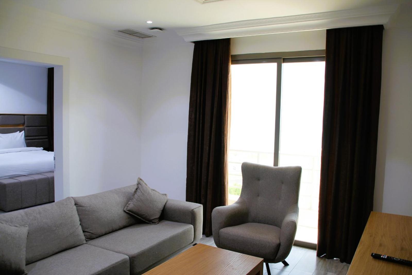 Plaza Athenee Hotel Kuwait City Esterno foto